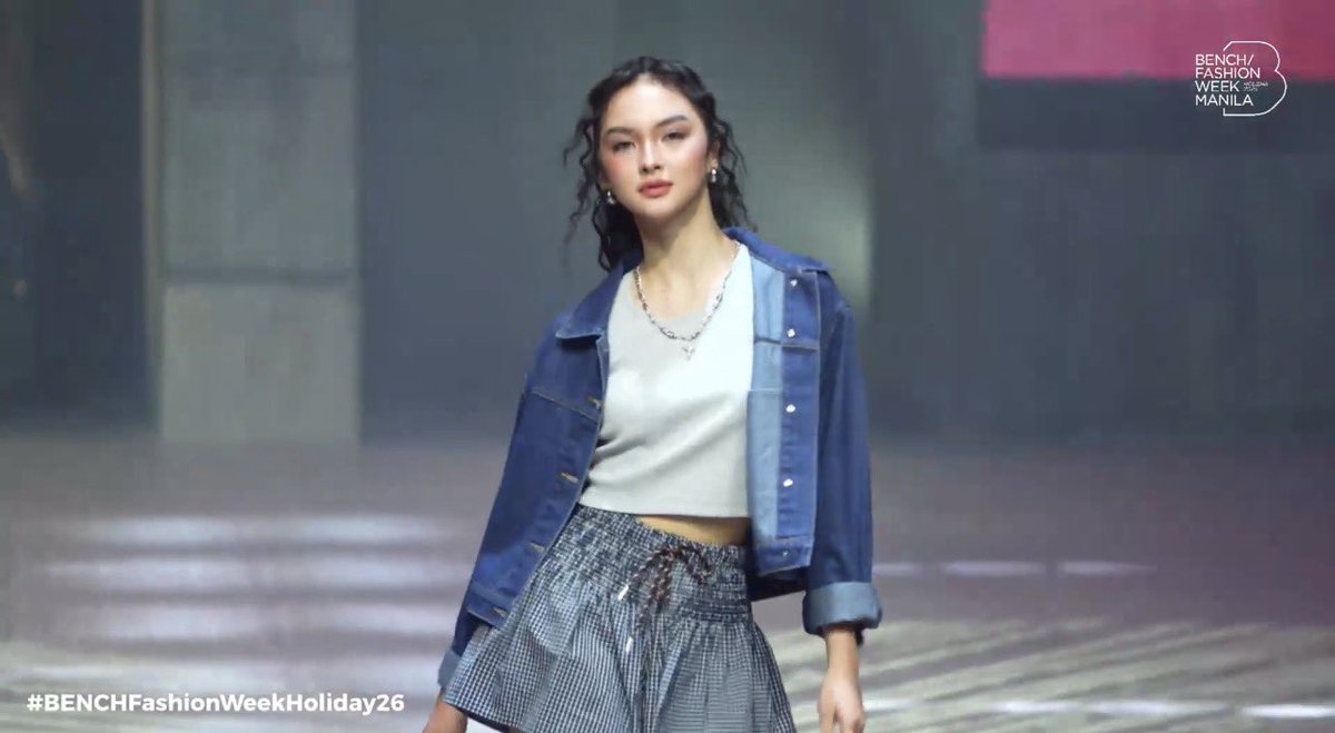 kowalerts's tweet photo. SHE IS THE MOMENT! 

#KaiMontinola not just walking the runway but she is the moment! 
#BenchFashionWeekHoliday26 https://t.co/aGHFJliSuk