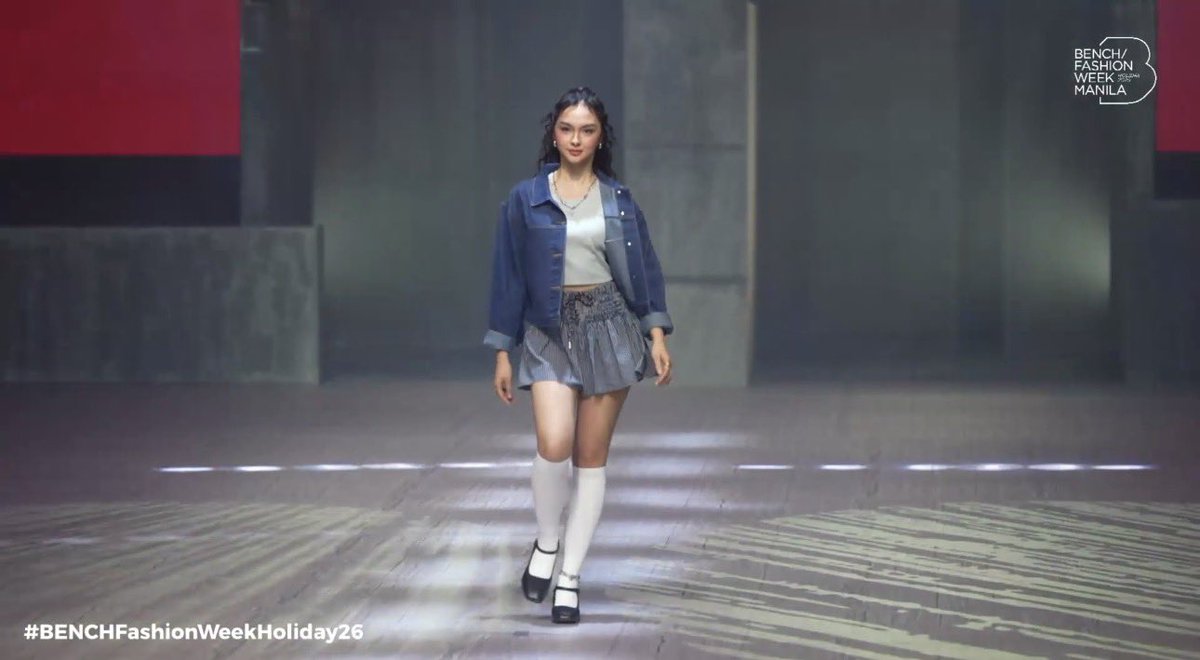 kowalerts's tweet photo. SHE IS THE MOMENT! 

#KaiMontinola not just walking the runway but she is the moment! 
#BenchFashionWeekHoliday26 https://t.co/aGHFJliSuk