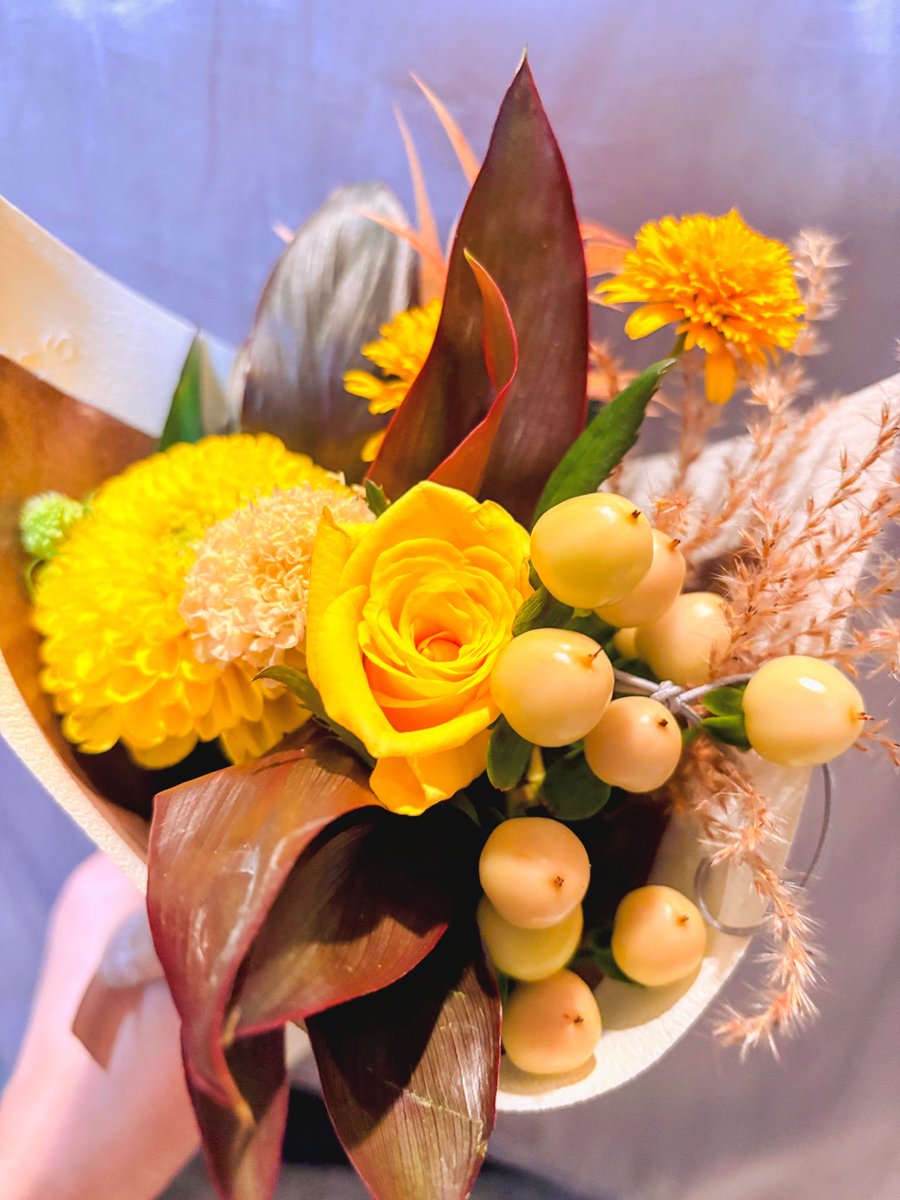 0305_yukimura's tweet photo. お誕生日にお花もらった〜💐
うしレベルアップ🐮 https://t.co/vDO3lHvcnJ