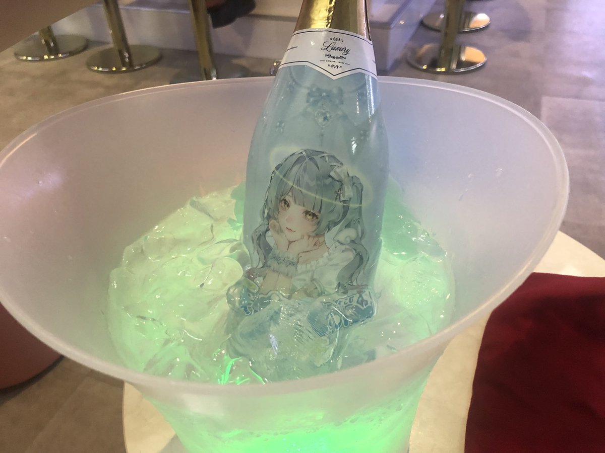 SGR_Y's tweet photo. 某天使さまが描いたとのオリシャンとても絵がお上手でとても飲みやすくてとても早く飲んだけども一緒に飲んだ天使さまもいつもとても楽しくて可愛くてありがとう 帰りがけまさかの上司に会ってばり気まずい笑 https://t.co/cvYAzoBq9t