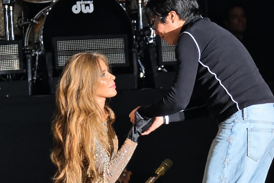 VIDEO: Guatemalteco sube al escenario y sorprende a Gloria Trevi