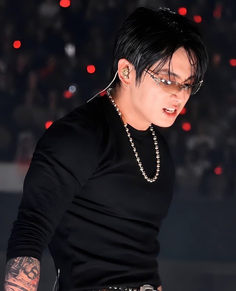 myu_kookv's tweet photo. this is f*cking crazy… https://t.co/CgMxy1A2Yg