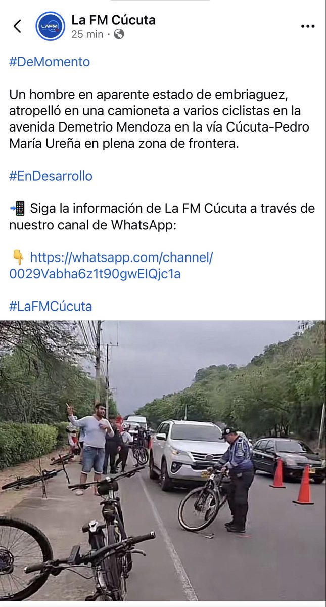 Soyleojacome_'s tweet photo. Dicen que sería un funcionario público, de la @AlcaldiaCucuta  que se habría negado a bajarse del vehículo y que el procedimiento no se habría realizado como corresponde. ¿Ahora los secretarios tienen corona?

Si se confirma que conducía bajo los efectos del alcohol y atropelló a unos ciclista, debe responder ante la ley, como cualquier ciudadano. Espero que las autoridades esclarezcan los hechos y expliquen qué procedimiento se aplicó.
