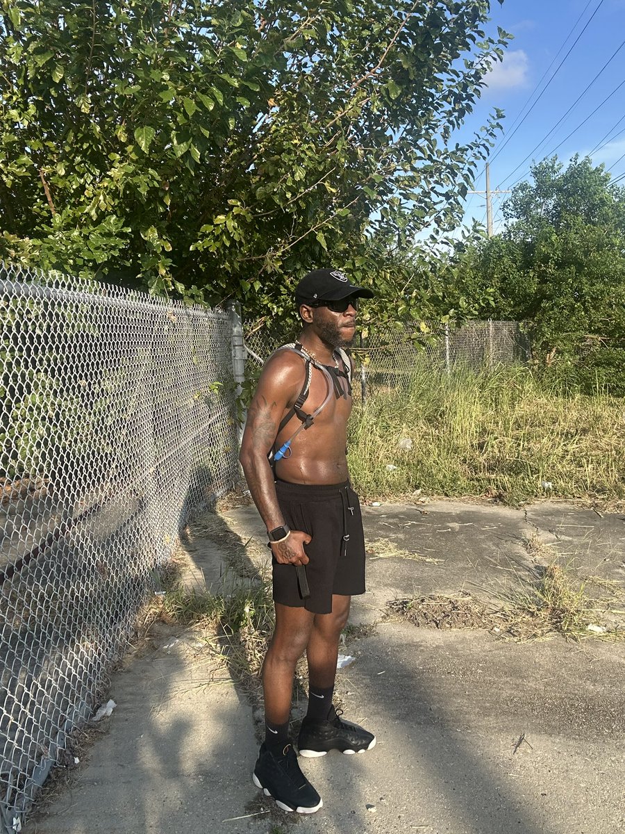 Swaggxilla's tweet photo. #SundayRunday https://t.co/1dZZ0TGiH5