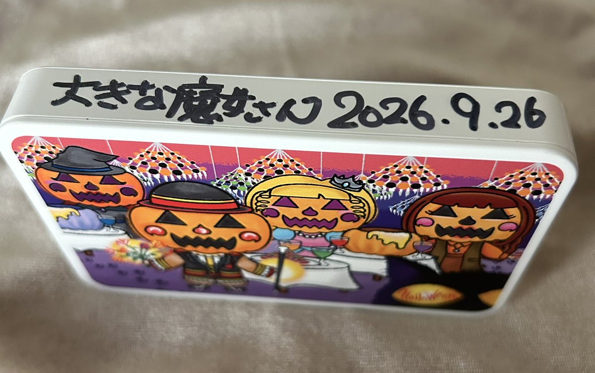 aco69aco69's tweet photo. 大きな魔女さん のおとなりティーパーティー🫖
Halloweenテーマの美味なプレート🎃
愛樹ちゃんのハロウィーンver.メイドさんも可愛いかった〜♪
ゲームでは運良く一位になることが出来ました。可愛いアクキーとモバイルバッテリーまで…サイン描く場所がなかったので急遽色紙も🥺
#魔法使いアキット https://t.co/coga9nIKXU