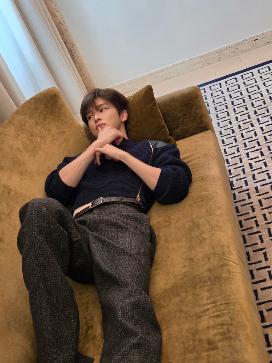 scesdol's tweet photo. no but sungchan and sofa are such a deadly combo omg...i died.... https://t.co/CGDxQ0W5tH