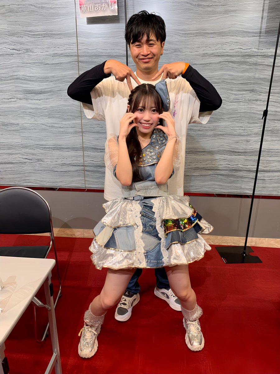 rug_0605's tweet photo. 今日もあかりちゃんに会えて幸せだった
あかりちゃんとのツーショ
ワンショも撮ったけど確認したら瞬きしちゃってたので封印しておきます
#LinQ #華山あかり https://t.co/ZEIjplXOLr