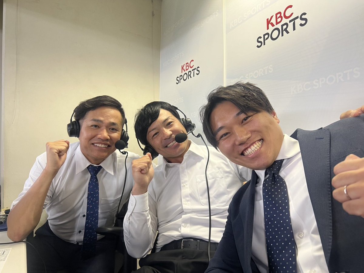 match_no3's tweet photo. ＫＢＣさん、ソフトバンク対オリックス戦中村晃選手引退試合、森福さんと解説ご一緒でした‼️
ホークス時代一緒に戦ったメンバーですから、寂しい思いはありますが、本当に19年間プロ野球選手として頑張りました‼️皆さん大きな拍手お願いします‼️
お疲れ様アキラ‼️熱男魂‼️ https://t.co/KY9SBaa3S2