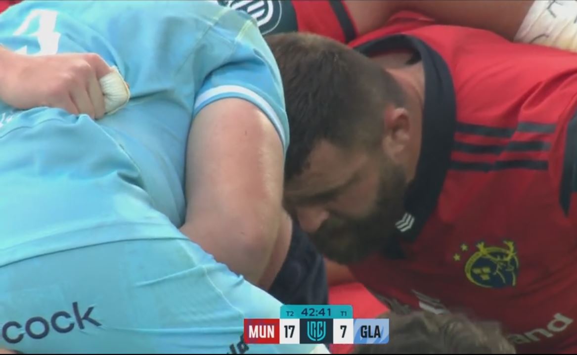 RugbySmut's tweet photo. That sponsor on the Glasgow Warriors shorts was always going to be a smutty opportunity gagging to happen 😏 #MUNvGLA https://t.co/hz6i1VZoEy