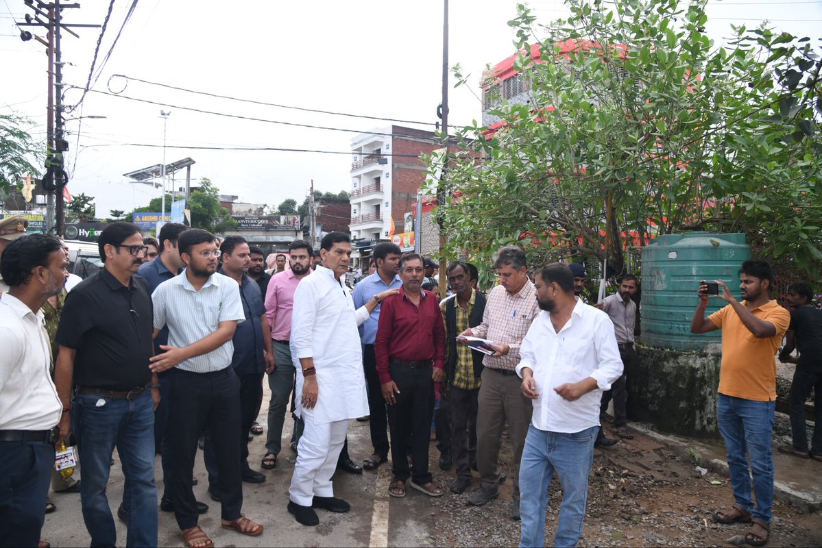 aksharmaBharat's tweet photo. आज लखनऊ में इंदिरा नगर के सी ब्लॉक में पहुंचकर नाला एवं जल निकासी व्यवस्था का निरीक्षण किया। 

साथ ही स्थानीय नागरिकों से बातचीत कर बारिश के दौरान जलभराव की स्थिति के बारे में जानकारी ली। स्थानीय लोगों ने बताया कि नाला बन जाने से इस वर्ष बारिश के दौरान जलभराव की समस्या नहीं हुई है।

सभी को बधाई!

@narendramodi @myogiadityanath @AmitShah @NitinNabin @mppchaudhary  @idharampalsingh  @LMC_Lucknow 
#NayeBharatKaNayaUP
#GoodGovernance 
#HumaraUP  #VikasExpress