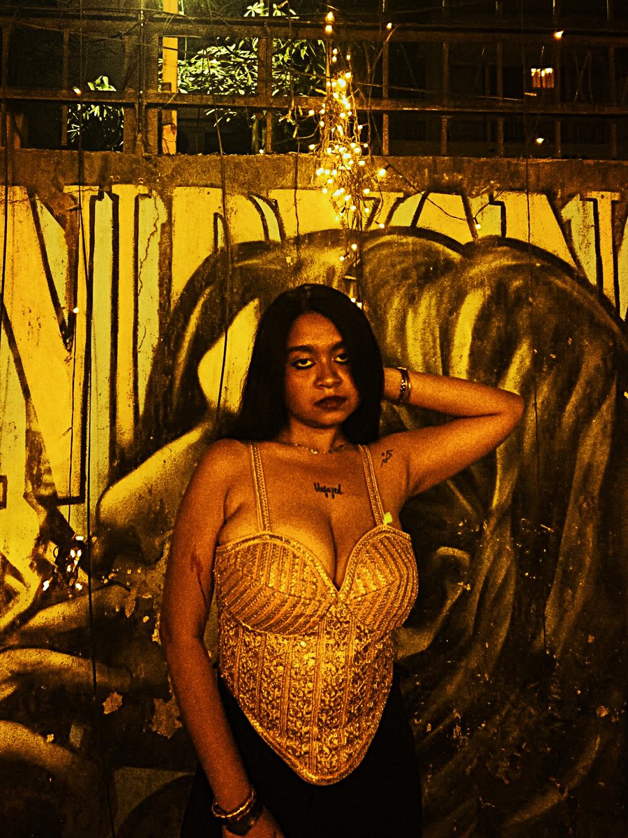 baddiesforshow's tweet photo. NAME-  HIYA PAUL
UNIVERSITY-  LADY SHRI RAM COLLEGE, DU 
AGE -20
HOMETOWN - KOLKATA
FEATURES-  EXTRA BUSTY , E CUP BOOS , MOMMY LOOKS, DARK STUBBLE ARMPITS

#COLLEGESLUT #SEXY #DU #INDIANCOLLEGESLUT https://t.co/Yp45v2SJMc