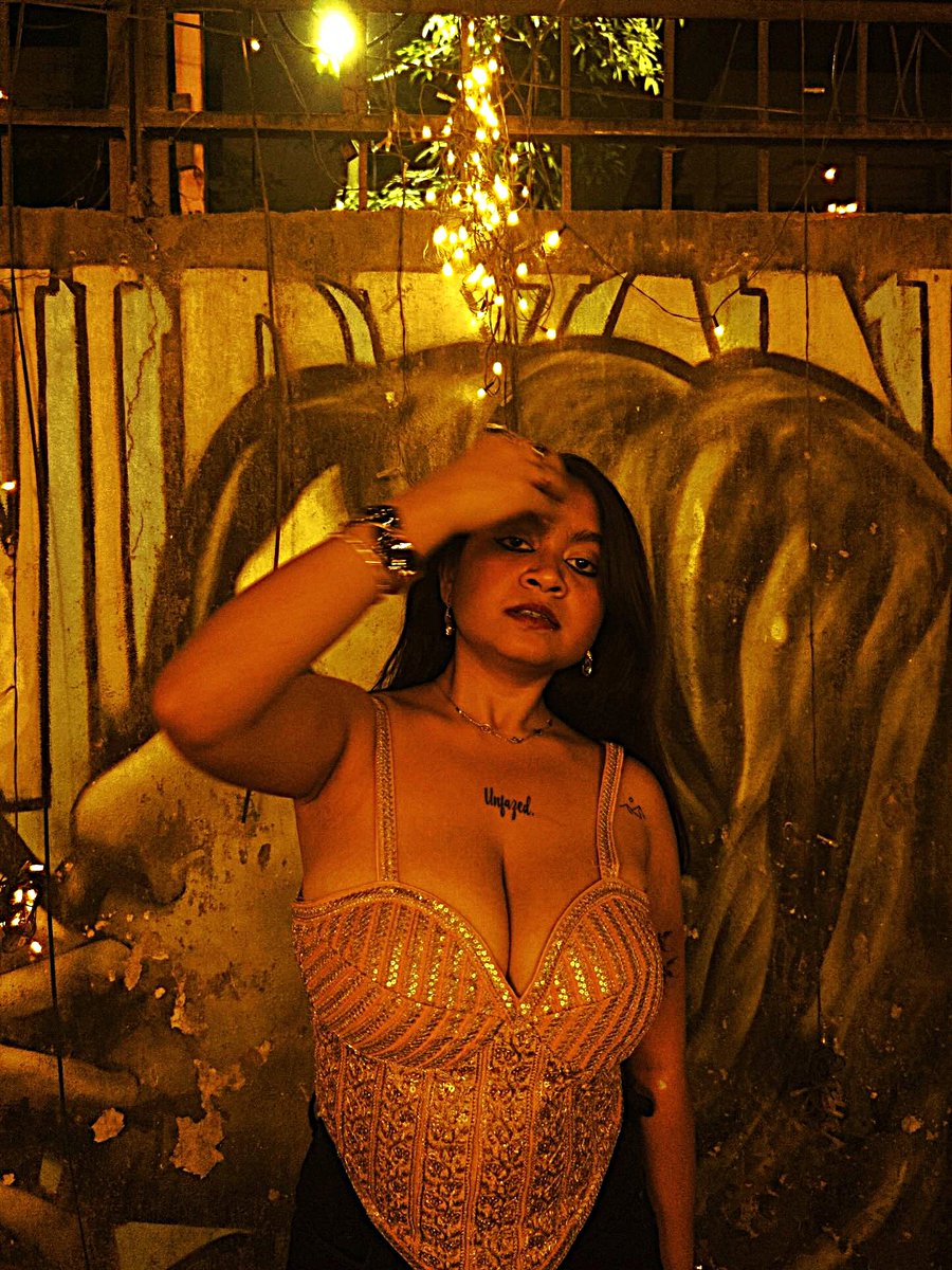 baddiesforshow's tweet photo. NAME-  HIYA PAUL
UNIVERSITY-  LADY SHRI RAM COLLEGE, DU 
AGE -20
HOMETOWN - KOLKATA
FEATURES-  EXTRA BUSTY , E CUP BOOS , MOMMY LOOKS, DARK STUBBLE ARMPITS

#COLLEGESLUT #SEXY #DU #INDIANCOLLEGESLUT https://t.co/Yp45v2SJMc