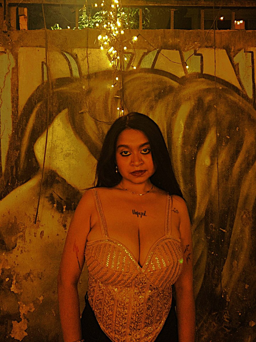baddiesforshow's tweet photo. NAME-  HIYA PAUL
UNIVERSITY-  LADY SHRI RAM COLLEGE, DU 
AGE -20
HOMETOWN - KOLKATA
FEATURES-  EXTRA BUSTY , E CUP BOOS , MOMMY LOOKS, DARK STUBBLE ARMPITS

#COLLEGESLUT #SEXY #DU #INDIANCOLLEGESLUT https://t.co/Yp45v2SJMc