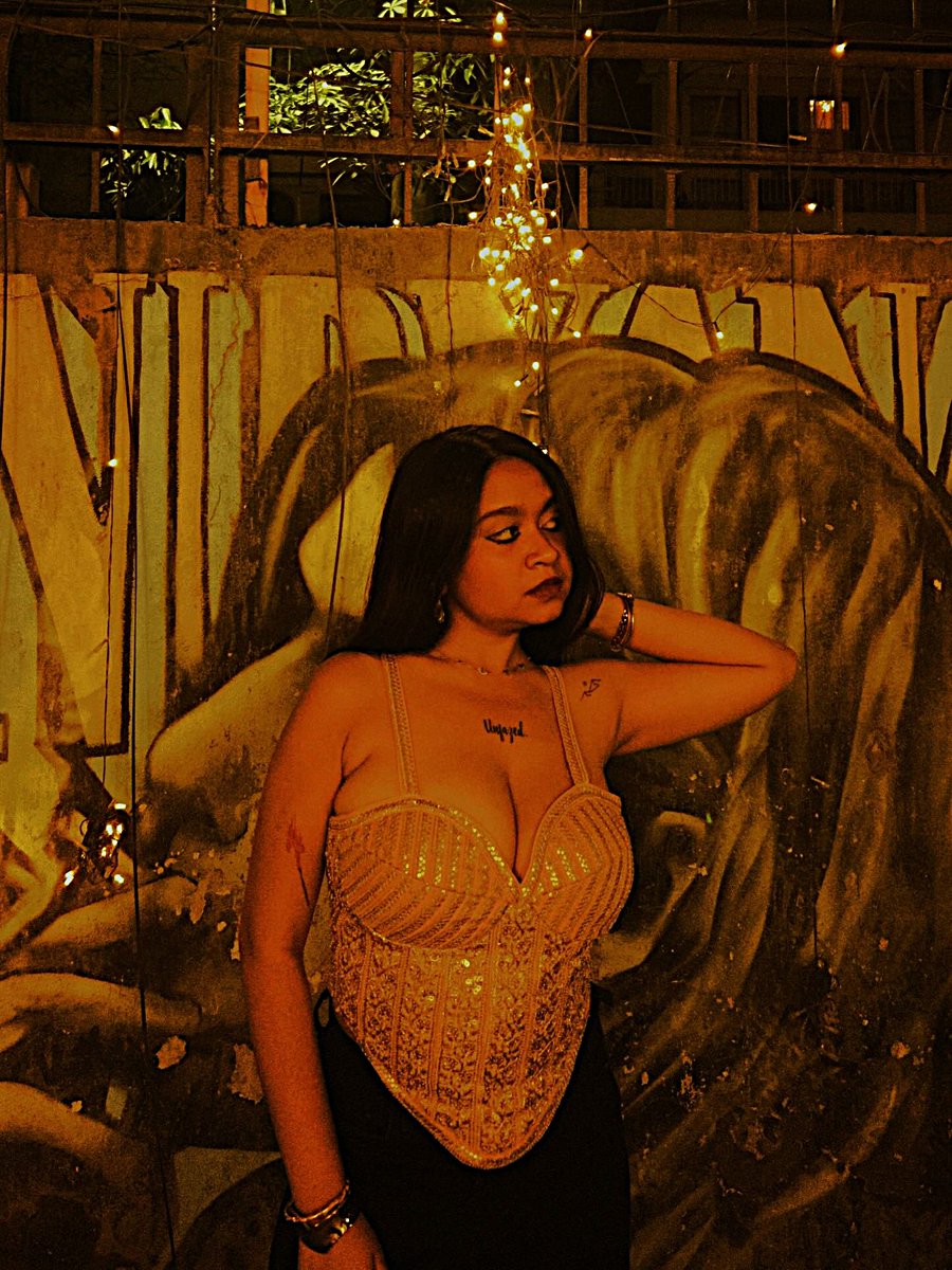 baddiesforshow's tweet photo. NAME-  HIYA PAUL
UNIVERSITY-  LADY SHRI RAM COLLEGE, DU 
AGE -20
HOMETOWN - KOLKATA
FEATURES-  EXTRA BUSTY , E CUP BOOS , MOMMY LOOKS, DARK STUBBLE ARMPITS

#COLLEGESLUT #SEXY #DU #INDIANCOLLEGESLUT https://t.co/Yp45v2SJMc