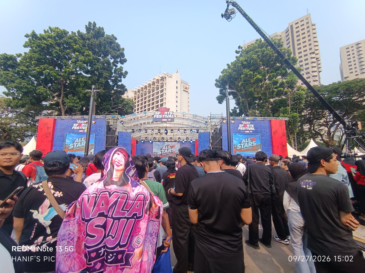 han_dycam's tweet photo. Buat yang belum pernah ngerasain gimana sensasi nunggu JKT48 tampil di Inbox dan 100% Ampuh. Kurang lebih seperti ini rasanya, akwkwk. 😹😭

Nunggu 3 lagu habis 3 liter air putih wok. 😹 https://t.co/jv4uJ0N2mI