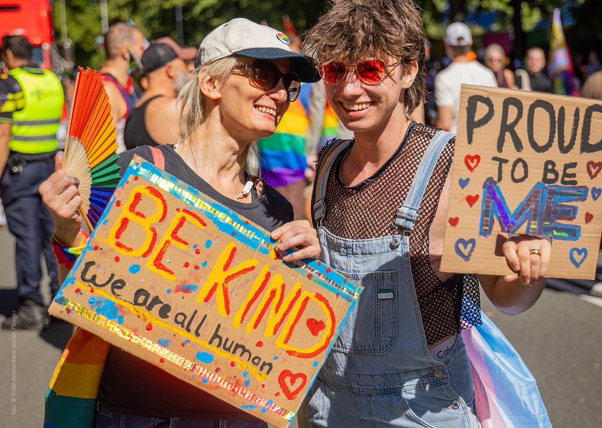 GayNewsNL's tweet photo. Ruim 600 meldingen van discriminatie tijdens WorldPride https://t.co/PFKuTWi99z https://t.co/QlDIZnnTxo