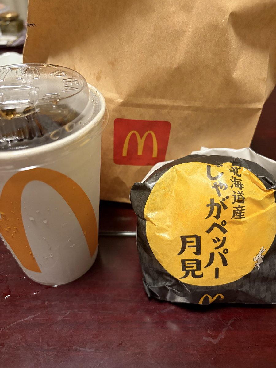 Four62Rider's tweet photo. 近所にマック出来てテンション爆アゲ。23時閉店と知らず22時15分くらいに妙なもん頼むけ作るのに手間かけさせてしもたわ。笑
近所で迷惑客になりたくねぇー！笑
あとまたまたホークス応援！彼女爆ハマリして知らん間にチケット取ってた🤣
次は開幕戦までお預け！！！ https://t.co/ntHf4Of262