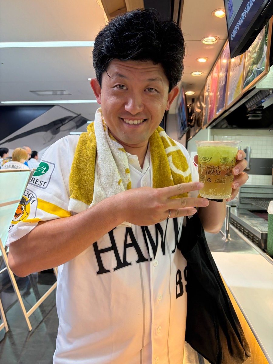 Four62Rider's tweet photo. 近所にマック出来てテンション爆アゲ。23時閉店と知らず22時15分くらいに妙なもん頼むけ作るのに手間かけさせてしもたわ。笑
近所で迷惑客になりたくねぇー！笑
あとまたまたホークス応援！彼女爆ハマリして知らん間にチケット取ってた🤣
次は開幕戦までお預け！！！ https://t.co/ntHf4Of262