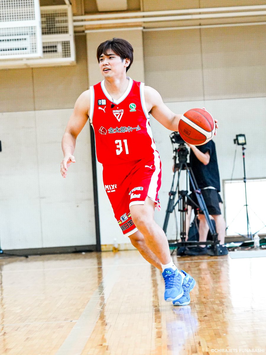 CHIBAJETS's tweet photo. 【メディア情報】10/4(日)よる7:00〜 #フジテレビ で放送の『千鳥の鬼レンチャン』に #千葉ジェッツ から #渡邊雄太 選手、#金近廉 選手、#原修太 選手が出演🎥🏀芸能人軍を相手にバスケットボールレンチャンに挑戦しました🔥ぜひ皆さまご覧ください📣

@oni_renchan https://t.co/5p0HGGNydw