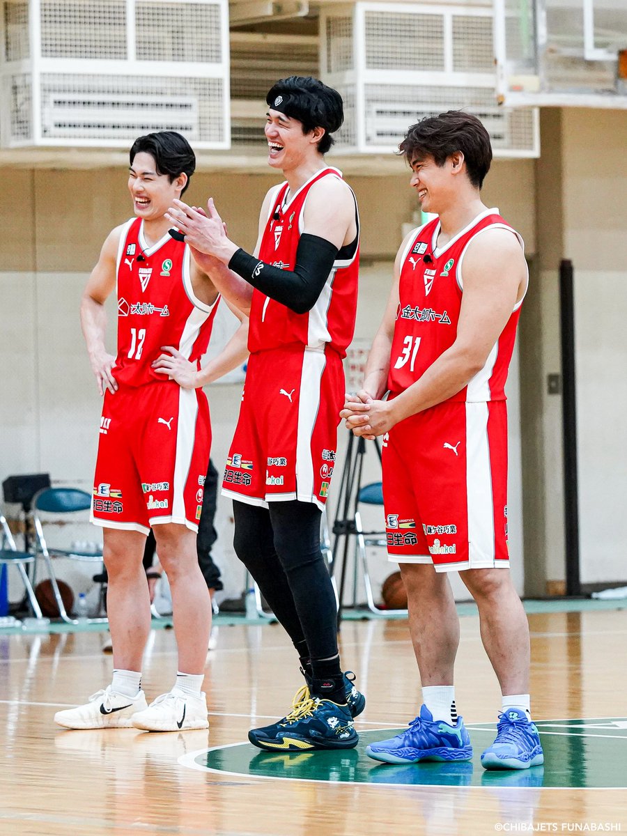 CHIBAJETS's tweet photo. 【メディア情報】10/4(日)よる7:00〜 #フジテレビ で放送の『千鳥の鬼レンチャン』に #千葉ジェッツ から #渡邊雄太 選手、#金近廉 選手、#原修太 選手が出演🎥🏀芸能人軍を相手にバスケットボールレンチャンに挑戦しました🔥ぜひ皆さまご覧ください📣

@oni_renchan https://t.co/5p0HGGNydw