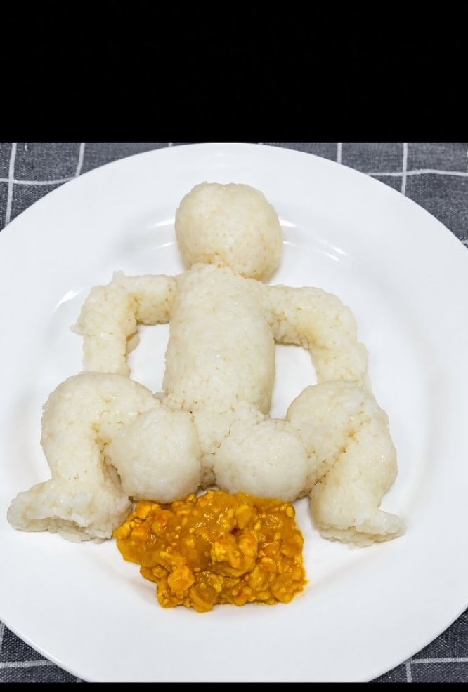 theAkoredeboy's tweet photo. U no wan give me food chop ,you no go talk? Which one be say na the latest method of tuwo shinkafa be this!!💔💔 https://t.co/UMg4LUnwQd