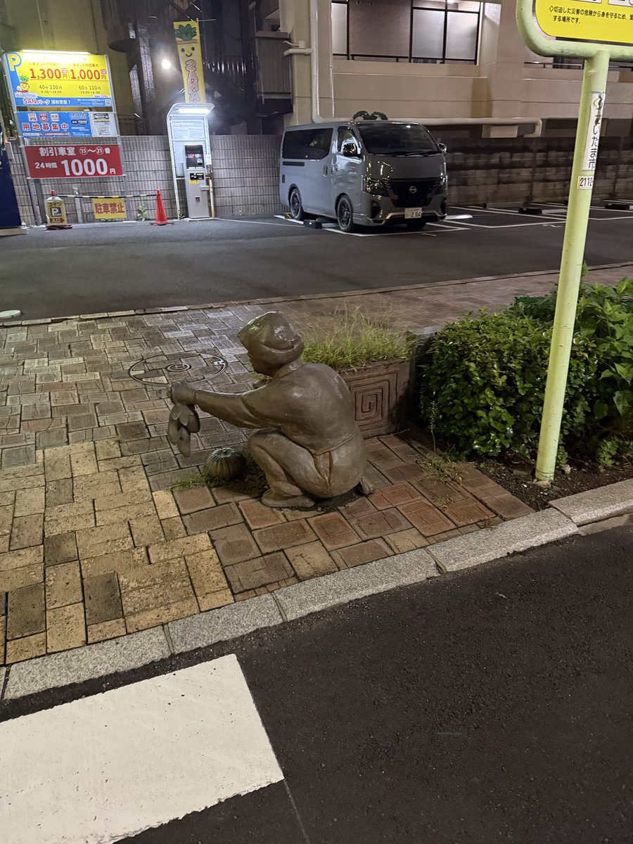 be_ijk's tweet photo. 浦和でランニングしていたところ、唐突な人影が現れて心臓止まりかけました

こいつ誰ですか… https://t.co/rdHEhLy9YP