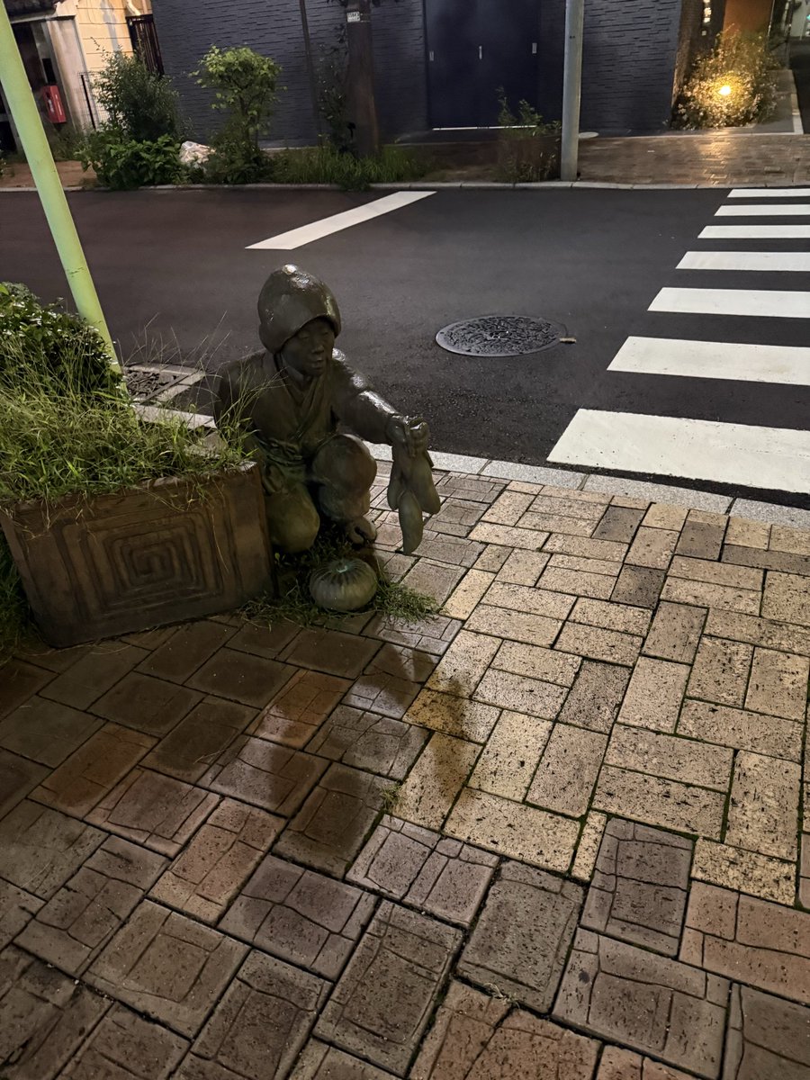 be_ijk's tweet photo. 浦和でランニングしていたところ、唐突な人影が現れて心臓止まりかけました

こいつ誰ですか… https://t.co/rdHEhLy9YP