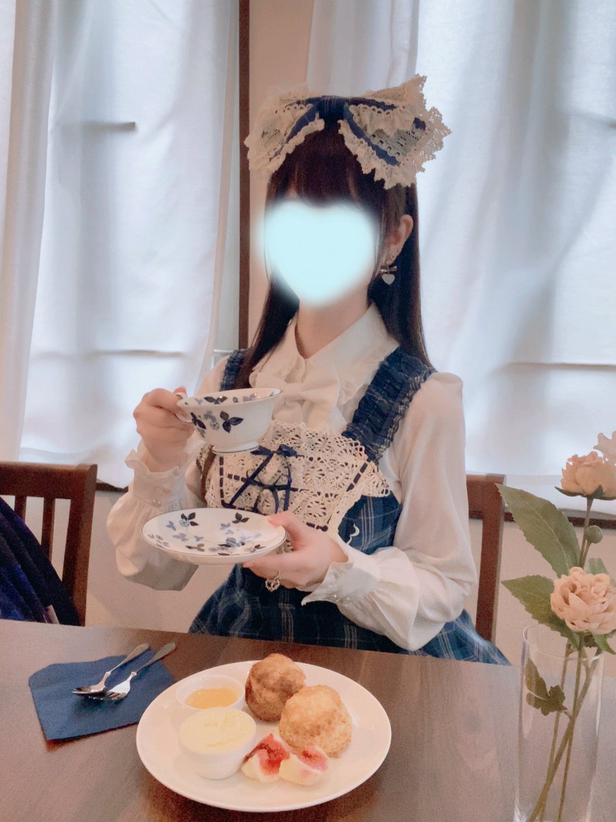 aomimiki's tweet photo. 静岡のメアリーで念願の35ちゃん主催ロリィタお茶会🫖
ティーフリーで色々な紅茶飲めて、ザクザクのスコーンとジャムも選べてうれしい＆おいしかった🎶
みんなコーデバラバラで楽しかったし、懐古コーデも褒めてくれてやさしい世界すぎた😭💙
青タータン久々に着られてうれし〜！
#TEAROOM_MARY https://t.co/zYfdzVYnCA