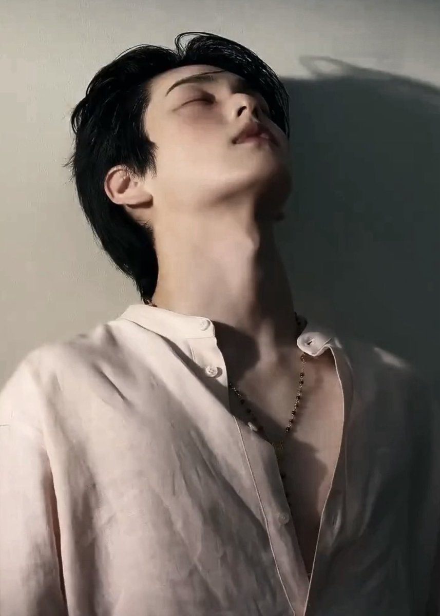 buzzloved's tweet photo. vampire soobin is real https://t.co/07OeVn0fSk