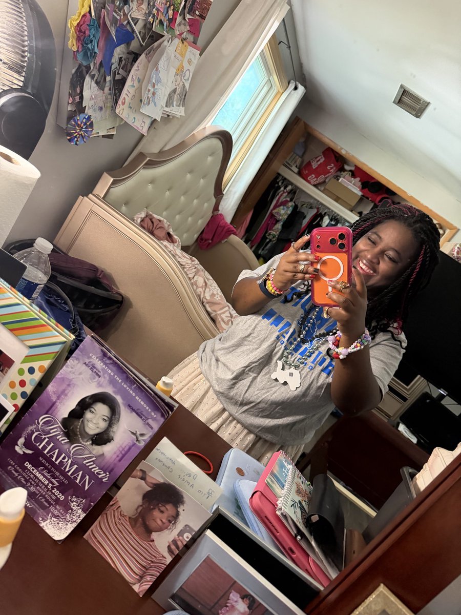desirai34's tweet photo. Happy Sunday and happy Church Day and happy Detroit lions Day and today is sister cheerleading and football game day today.and today gonna be a good day #Sunday #DetriotLions #cheerleadingDay #footballgame #Blessed #september27 #nomakeup #Washface #olay #fall https://t.co/UBOpq4n6Jk