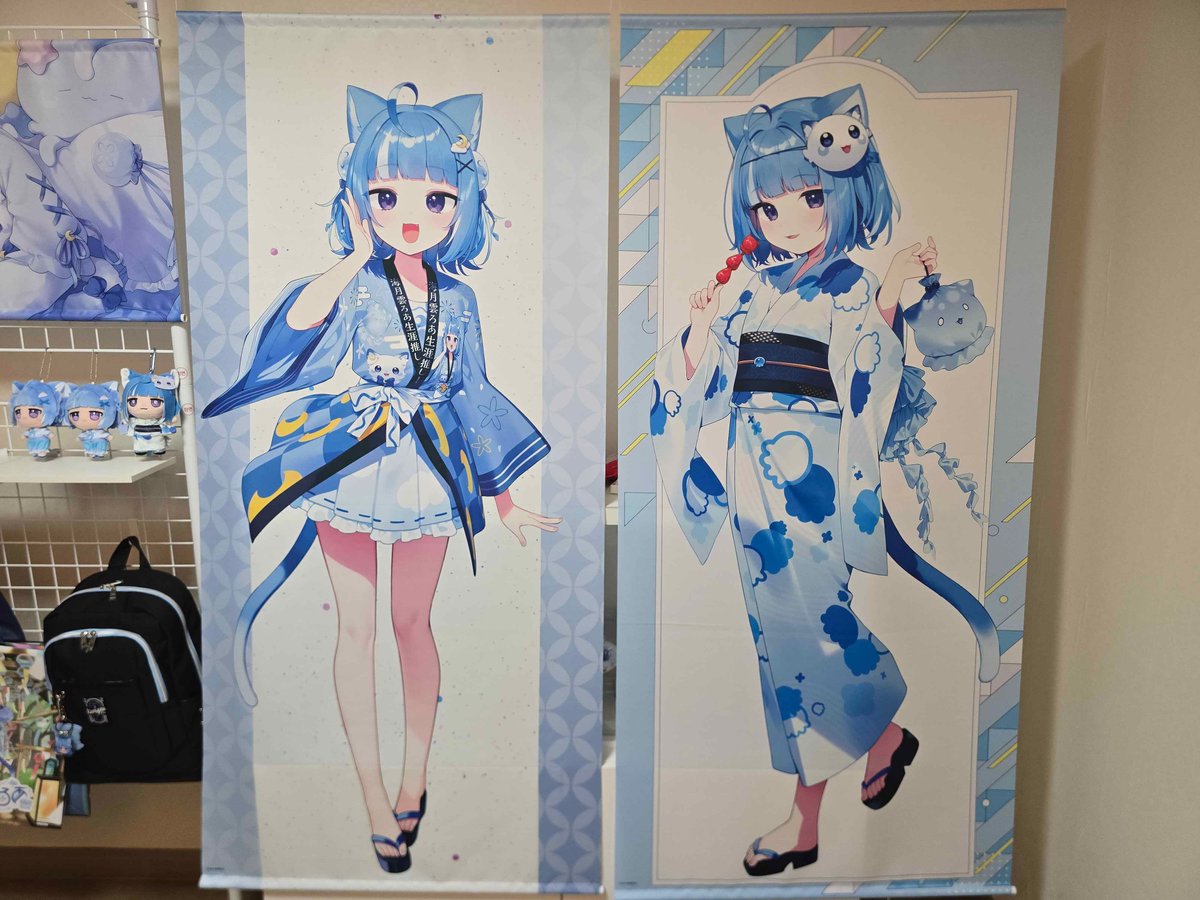 Hooang_o's tweet photo. ろあちゃん海神祭グッズ届いた！
等身大タペでっっっっかすぎて部屋がろあちゃんになったw
浴衣ぬいろあちゃんもめっちゃかわいい！
法被も刺しゅうが綺麗に入っていて本当に素敵！
いつか法被着てぬい持ってろあちゃんのイベントまた行きたい！
本当に全部かわいくて飾るのが楽しい💙
#海月雲ろあ https://t.co/Zm9YozAf6u