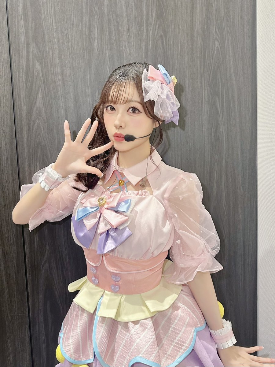 Carin_Official's tweet photo. ♥═━┈┈ ♡═━┈┈ ♥═━┈┈

新ソロ曲「恋するクオリア」

前回よりも少し大人っぽく、
"アイドルとして表現の幅が広がった"
そんな恋鐘も感じられつつも
"恋鐘らしさ"を突き進むマインドも感じられる…

これからも恋鐘と一心同体、
いろんな表情を見せていけるように
大切に進んでいきたいな💭

そんなことを改めて感じるソロコレでした🐰🩷

♥═━┈┈ ♡═━┈┈ ♥═━┈┈

#シャニマスソロライブMSP
#シャニマスソロライブMSP_day1
#シャニマスソロライブMSP_day2