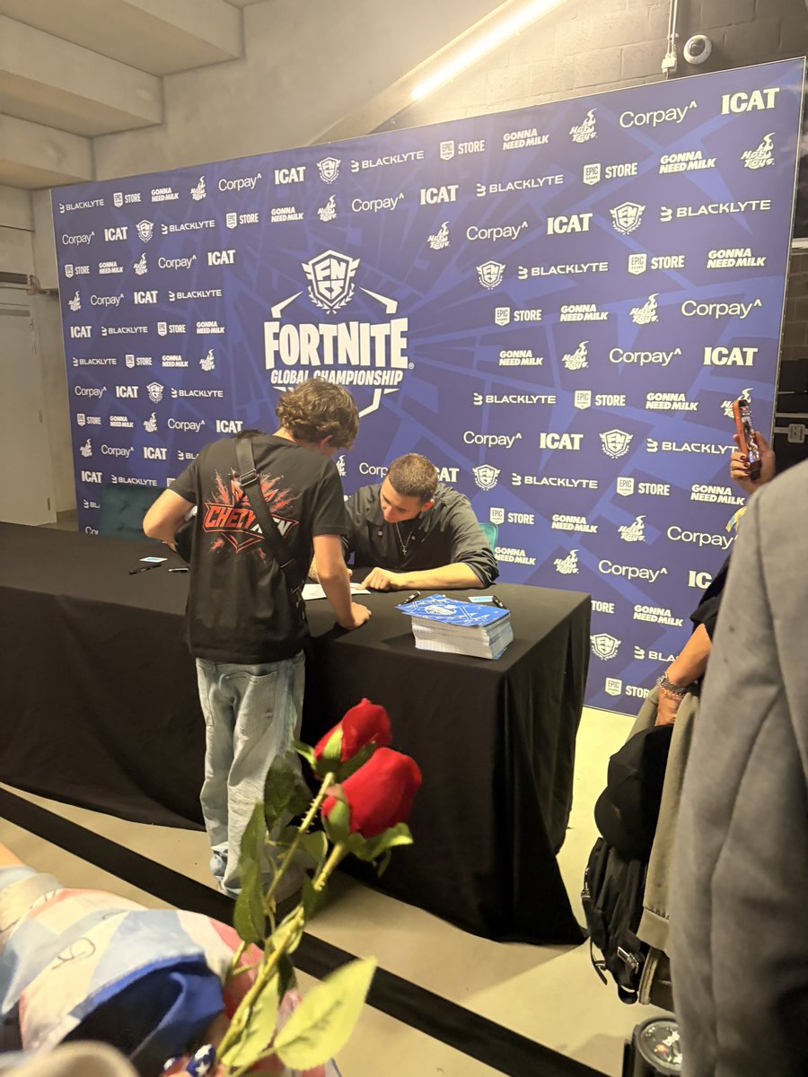 aethrfnt's tweet photo. savage, ron &amp; lacy liked the flags btw https://t.co/ZKlYbreRV2