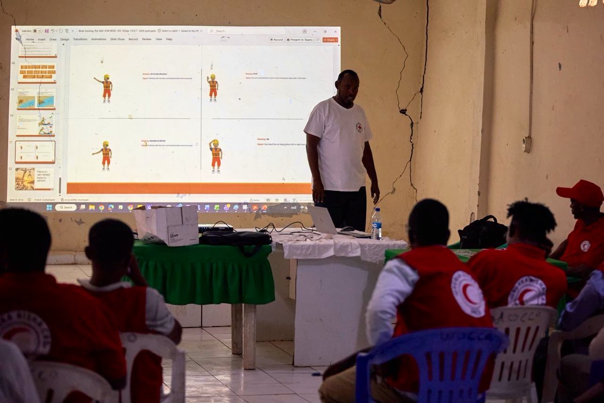 AbdulkadirAfi's tweet photo. In preparation for the anticipated El Niño floods, the Somali Red Crescent Society (#BishaCas) is stepping up with vital training for 72 participants, including 60 community-based volunteers.

They are learning essential boat handling and rescue skills to respond to flood emergencies during El Niño.

- 4 locations: Bardere, Kismayo, Jowhar, and Beletweyne
- 9 boats

 #Somalia #FloodResponse #ElNino