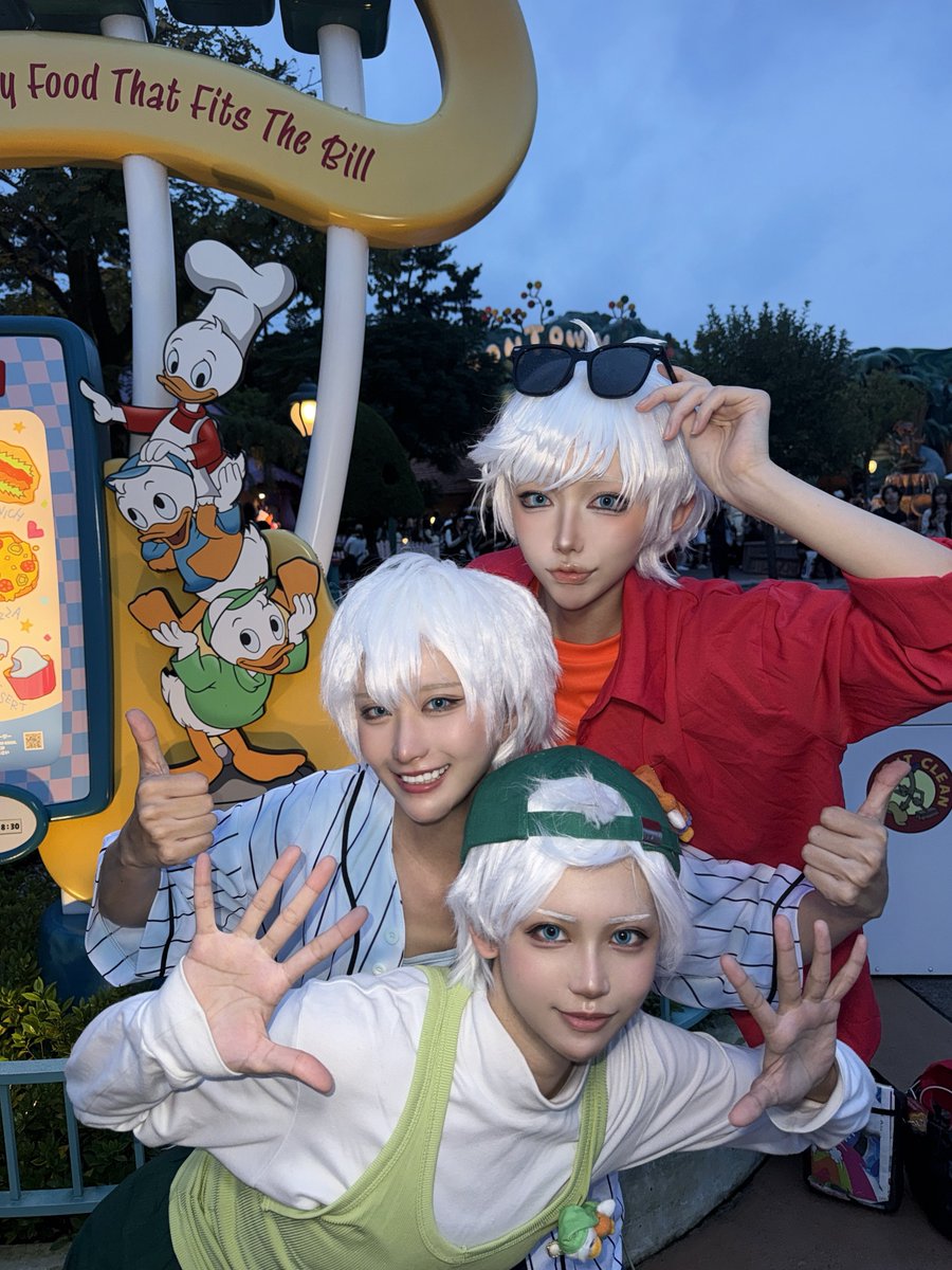 dokuritupo's tweet photo. クワック・パックのヒューイデューイルーイで遊んできた🎶
ドナルドおじさんと足おそろい🤍

 #Dハロ仮装  #Dハロ仮装2026 https://t.co/e0Q6TDqND5