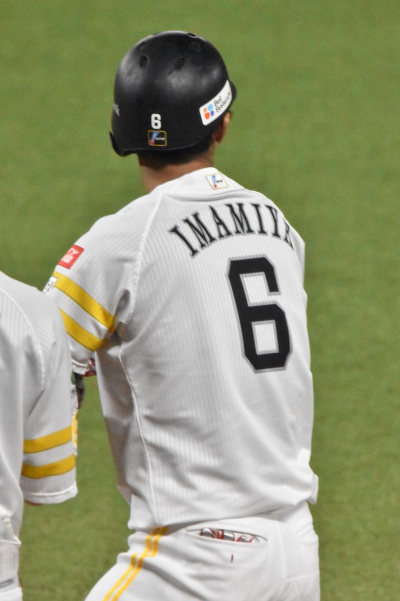 Takafan910's tweet photo. 偉大なベテランの背中
#sbhawks https://t.co/vHAqFTfjpL