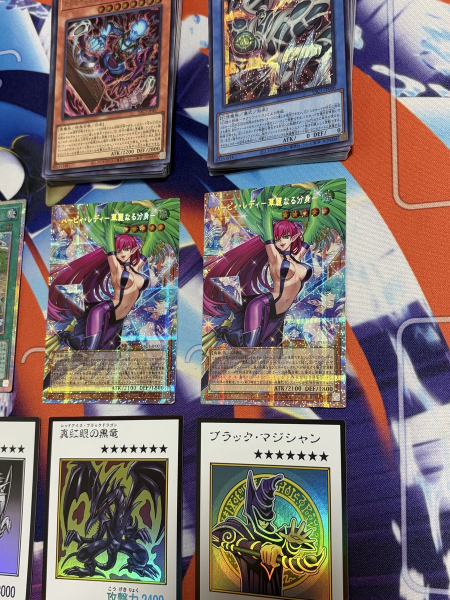chokotrick's tweet photo. アートワークの開封が楽し過ぎる🤤
2BOX開封して欲しかったところはおよそゲット出来たので残りの3BOXも開封します（？）
何故かハーピーのPSE OFが2枚出たので1枚売ってBOXを買い足します😌 https://t.co/Gs13vg4Xl2