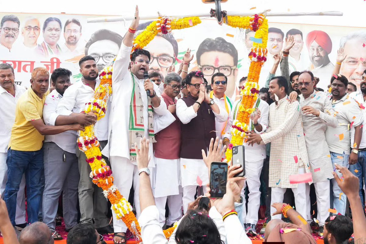 subodhharitwal's tweet photo. आज छग प्रदेश कांग्रेस कमेटी के नवनियुक्त प्रभारी लोकसभा सांसद श्री सुखदेव भगत जी के प्रथम छत्तीसगढ़ आगमन पर उनका स्वागत किया। 

निश्चित ही हम सब आपके नेतृत्व और मार्गदर्शन में छत्तीसगढ़ में 2028 में कांग्रेस की जनहितैषी सरकार बनाएंगे।
@sukhdeobhagat @DeepakBaijINC @INCChhattisgarh