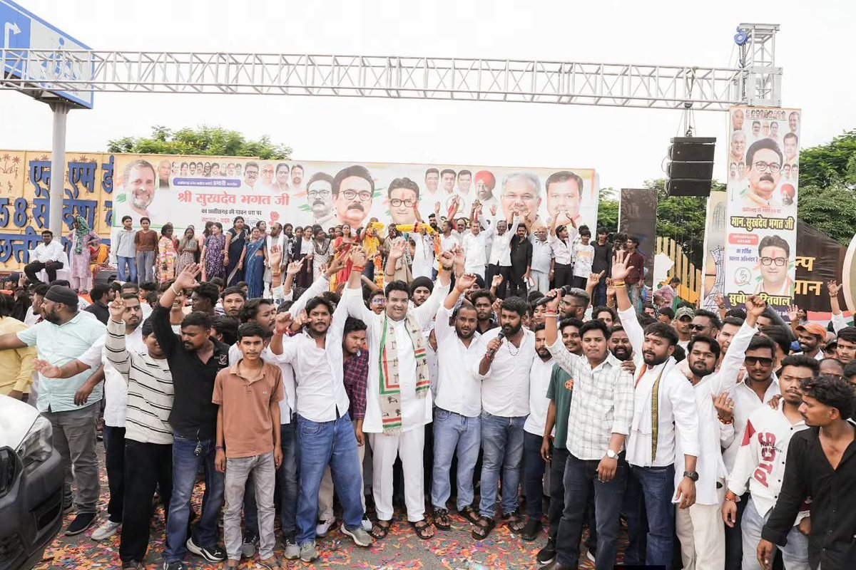 subodhharitwal's tweet photo. आज छग प्रदेश कांग्रेस कमेटी के नवनियुक्त प्रभारी लोकसभा सांसद श्री सुखदेव भगत जी के प्रथम छत्तीसगढ़ आगमन पर उनका स्वागत किया। 

निश्चित ही हम सब आपके नेतृत्व और मार्गदर्शन में छत्तीसगढ़ में 2028 में कांग्रेस की जनहितैषी सरकार बनाएंगे।
@sukhdeobhagat @DeepakBaijINC @INCChhattisgarh