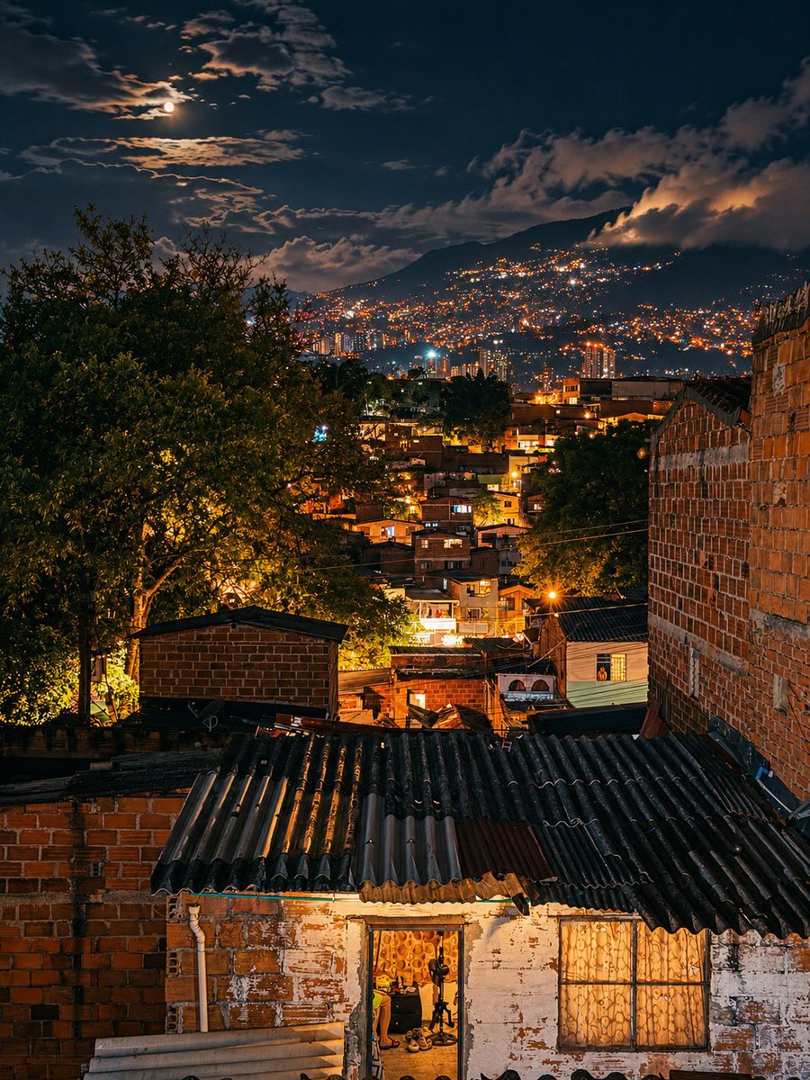 alejocalder0n's tweet photo. Medellín de noche y Concepción Antioquia. https://t.co/cLdddxAK9w