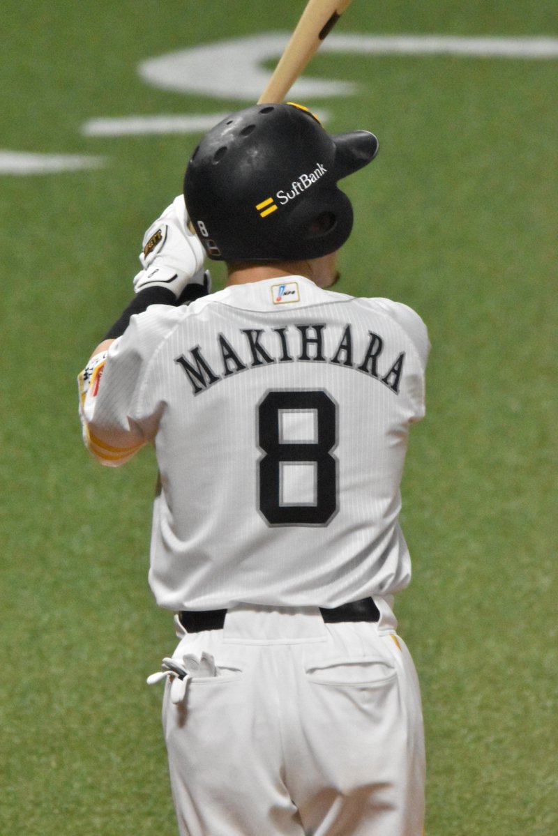 Takafan910's tweet photo. 偉大なベテランの背中
#sbhawks https://t.co/vHAqFTfjpL