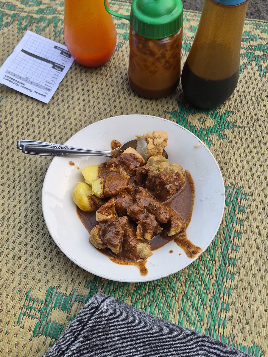 ngombeaqua's tweet photo. 📍siomay telkom https://t.co/8oVTwuQZqH