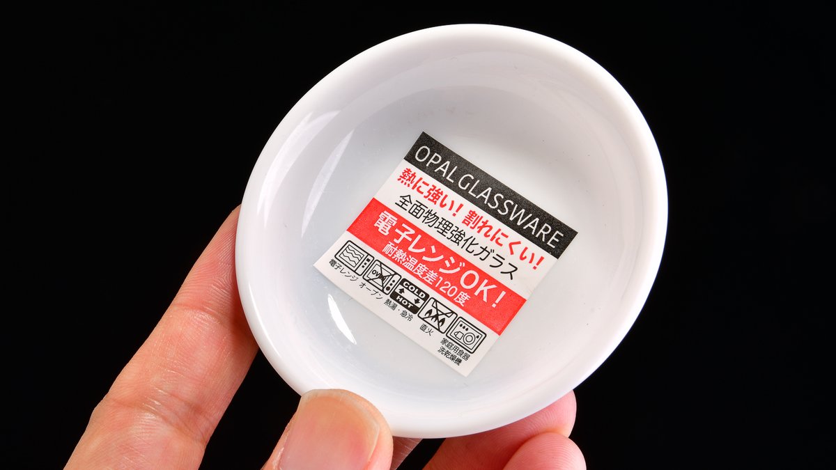 NippperCom's tweet photo. ガラス製の良いところは、適度な重さがあること。これによって、パレット状で塗料を混ぜたりこねたりしても皿が動きません。安定感があることはとても大事です。
https://t.co/cIHzQWdlqQ
白くて重くて強い！100円ショップの「全面物理強化ガラス小皿」が“筆塗りの相棒”になる日
#筆塗り
#工具 https://t.co/NkE8oNQUFk