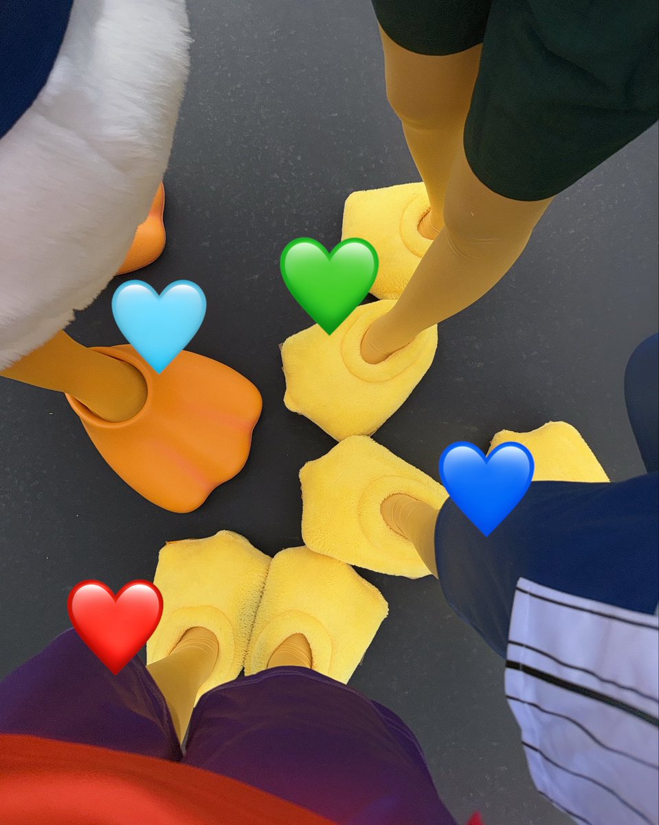 pipi_cos3's tweet photo. ヒューイドゥーイルーイでドナルドおじさんに会いに行ってきたよー！❤️💙💚
#Dハロ仮装2026 https://t.co/9q0V2syfly