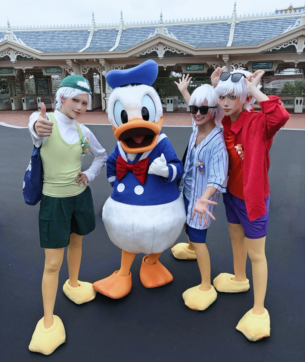 pipi_cos3's tweet photo. ヒューイドゥーイルーイでドナルドおじさんに会いに行ってきたよー！❤️💙💚
#Dハロ仮装2026 https://t.co/9q0V2syfly