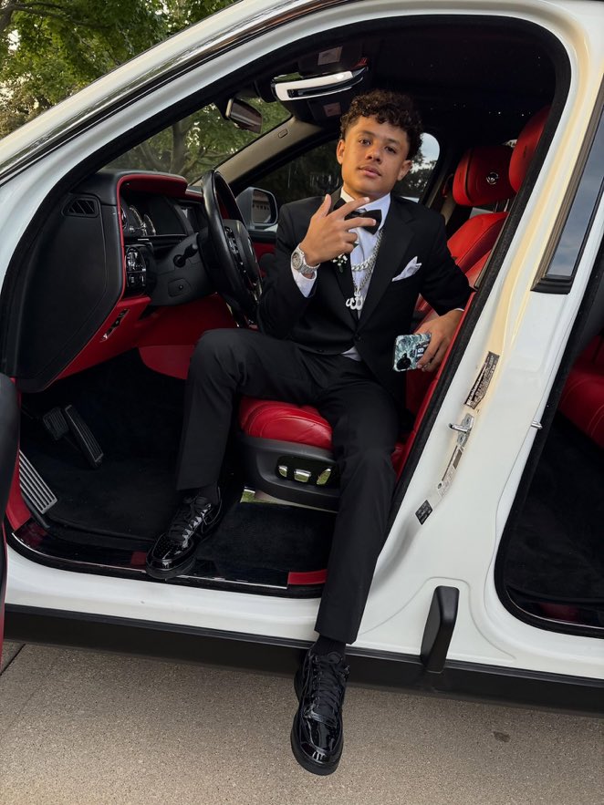 DailyLoud's tweet photo. Lil Durk’s son pulled to Homecoming in a Rolls Royce https://t.co/GuqM0a2yU0