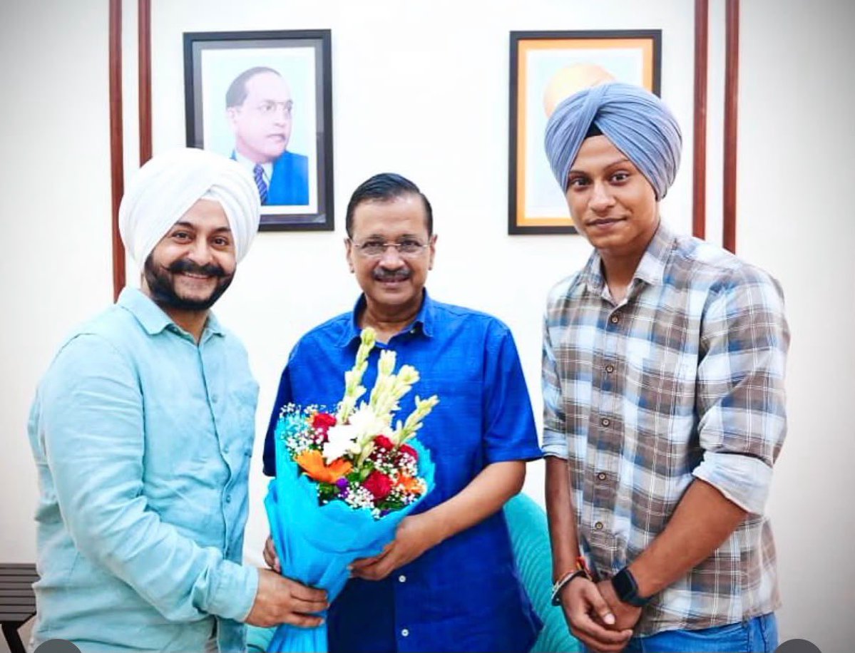 TajinderBagga's tweet photo. Why Punjab resident, Living in Delhi with AAP MLA, using Dubai mobile  number ? https://t.co/vXxGgwnsJF
