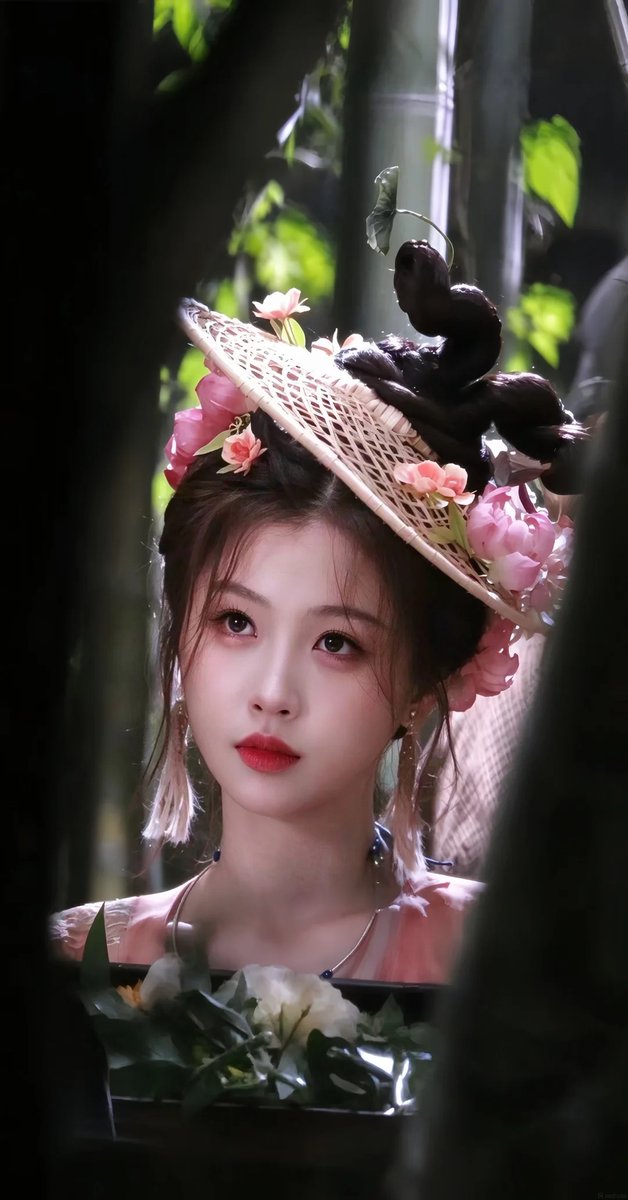 mandugorenkk's tweet photo. soft as petals, radiant as spring https://t.co/taoX4c6S2I