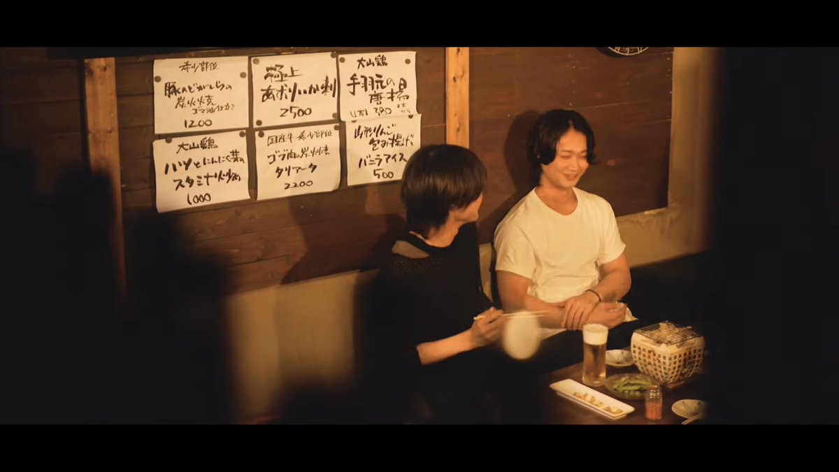 sou_kun_0529's tweet photo. 482ズのMV良い。まず曲がいい。
同じ本がきっかけで惹かれあってくこの構成も本当に素晴らしい。とにかく全てが最高すぎる。

あと1番素晴らしいところは、俺が本当に一瞬映ってるところ。
絶対見てね。

https://t.co/Ung77RSvGK https://t.co/cPW9oXM3O3
