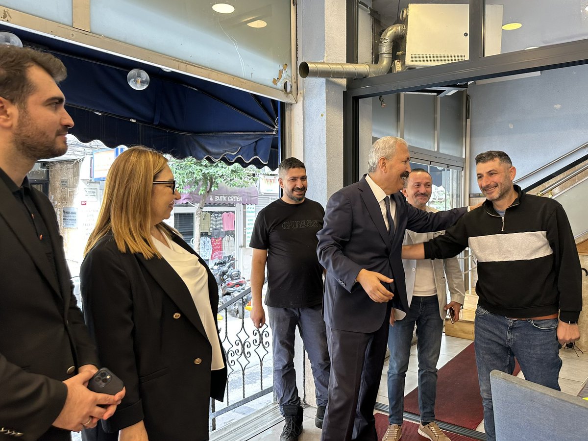 AKPartiSisli's tweet photo. “Türkiye Yüzyılı Buluşmaları İstanbul”programımız kapsamında, Hatay Milletvekilimiz Sayın Kemal Karahan ile birlikte Merkez Mahallemizi ziyaret ettik.

Değerli mahalle sakinlerimiz ve kıymetli esnafımızla bir araya gelerek samimi sohbetler gerçekleştirdik. 🇹🇷

Türkiye Yüzyılı Buluşmaları İstanbul

@abdullahozdemir 
@srkplt 
@drfatihtuna
@oeyoruk
@akpartiistanbul
@kemalkarahanmv